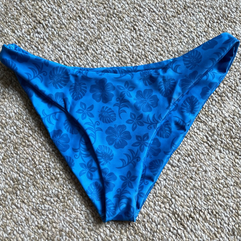 NWOT Lokahi Ruby High Cut Bottom, blue aloha, size small